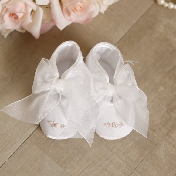 RESERVED:  White Crib Shoe with Pearl and Floral Bullion Embroidery SIZE 3 - Picture 3 of 4